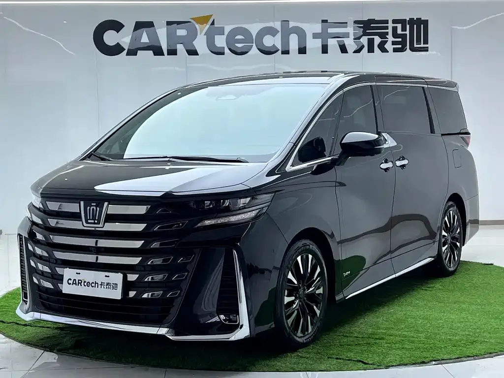 Toyota Vellfire — фото 1