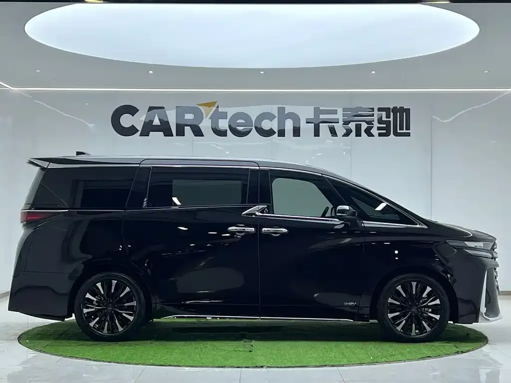 Toyota Vellfire — фото 10