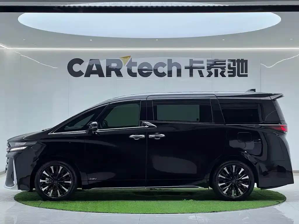 Toyota Vellfire — фото 3