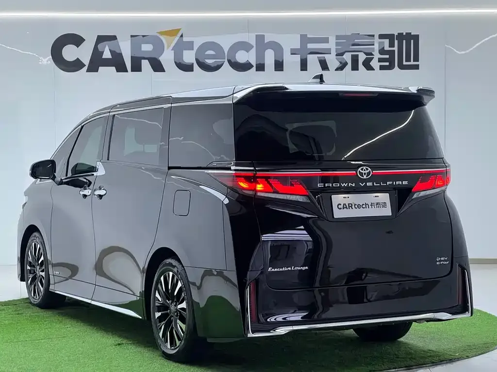 Toyota Vellfire — фото 8