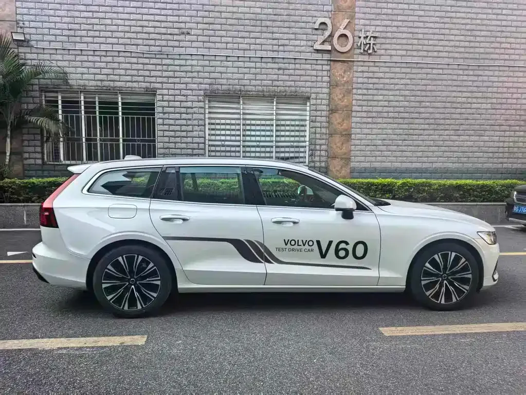 Volvo V60 — фото 9