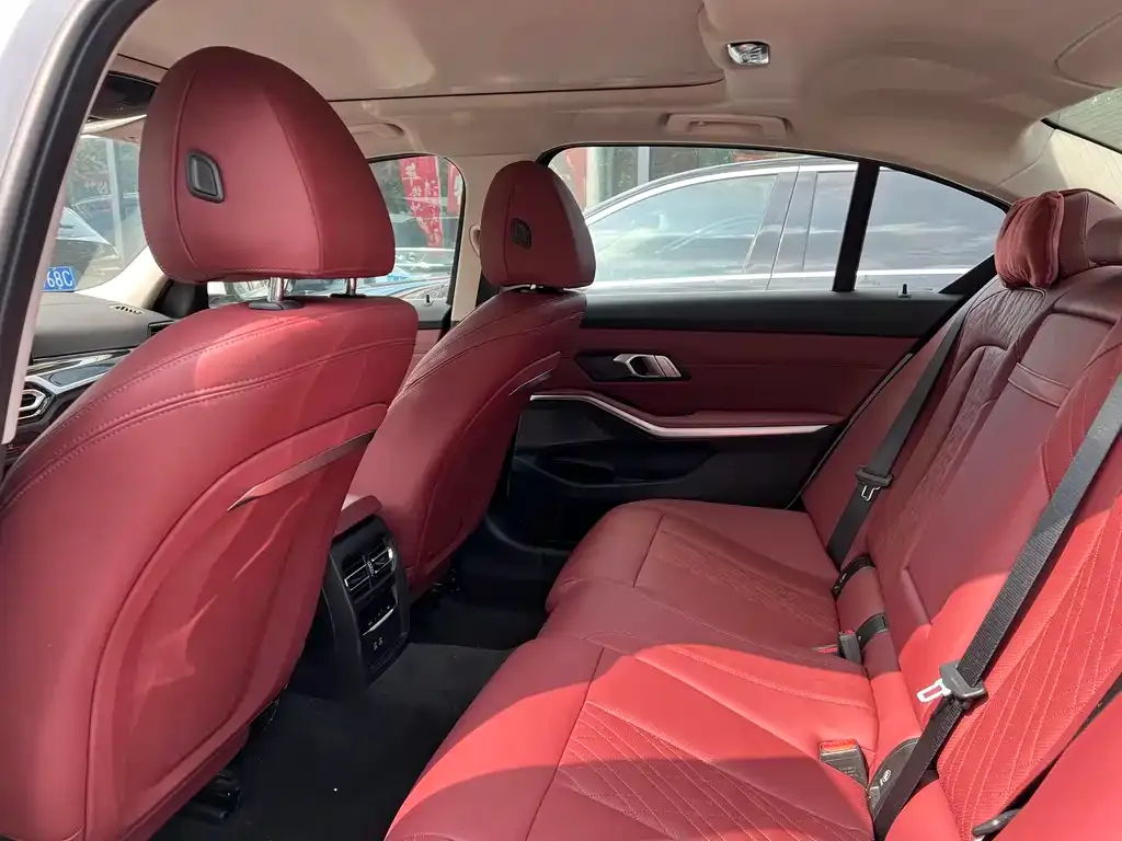 BMW 3 Series 2025 из CN, фото 2