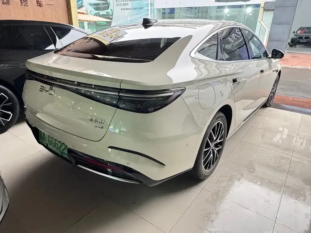 BYD Seal 07 DM-i — фото 8