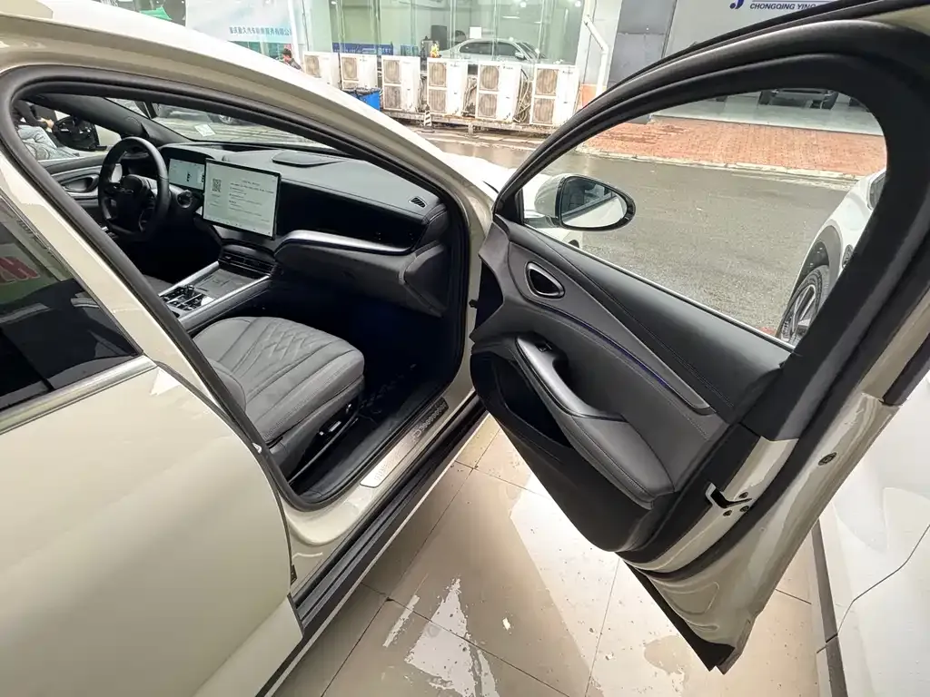 BYD Seal 07 DM-i — фото 3