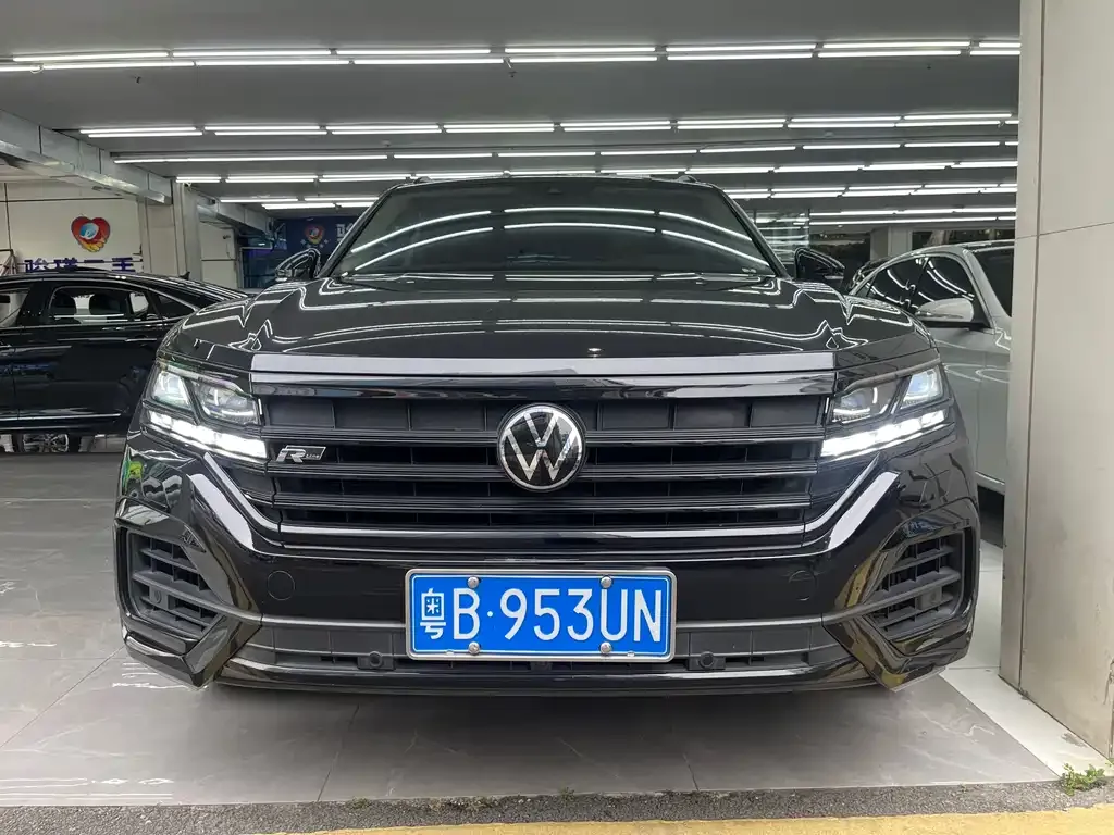 Volkswagen Touareg — фото 8