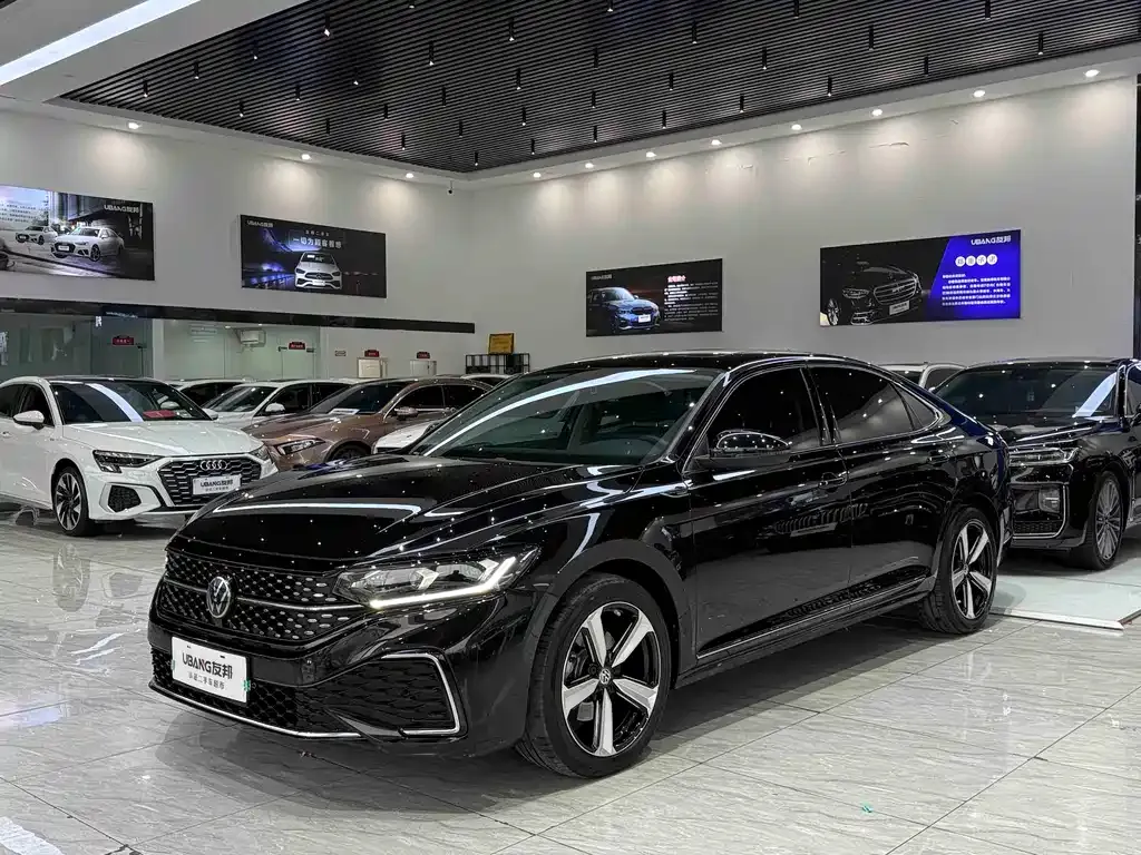Volkswagen Passat — фото 1