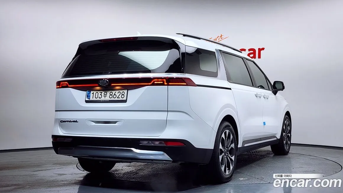 Kia Carnival — фото 10