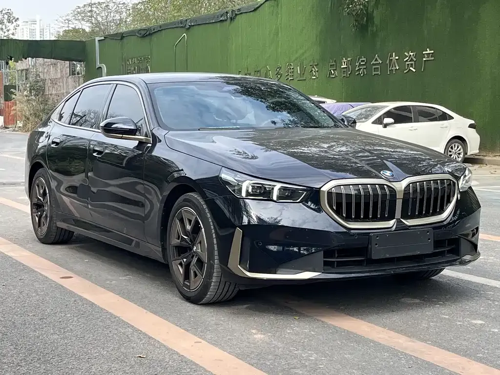 BMW 5 Series 2025 из CN, фото 4