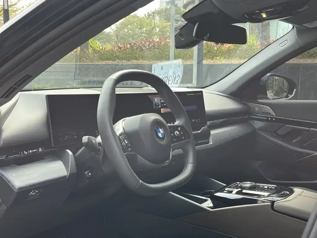 BMW 5 Series 2025 из CN, фото 3