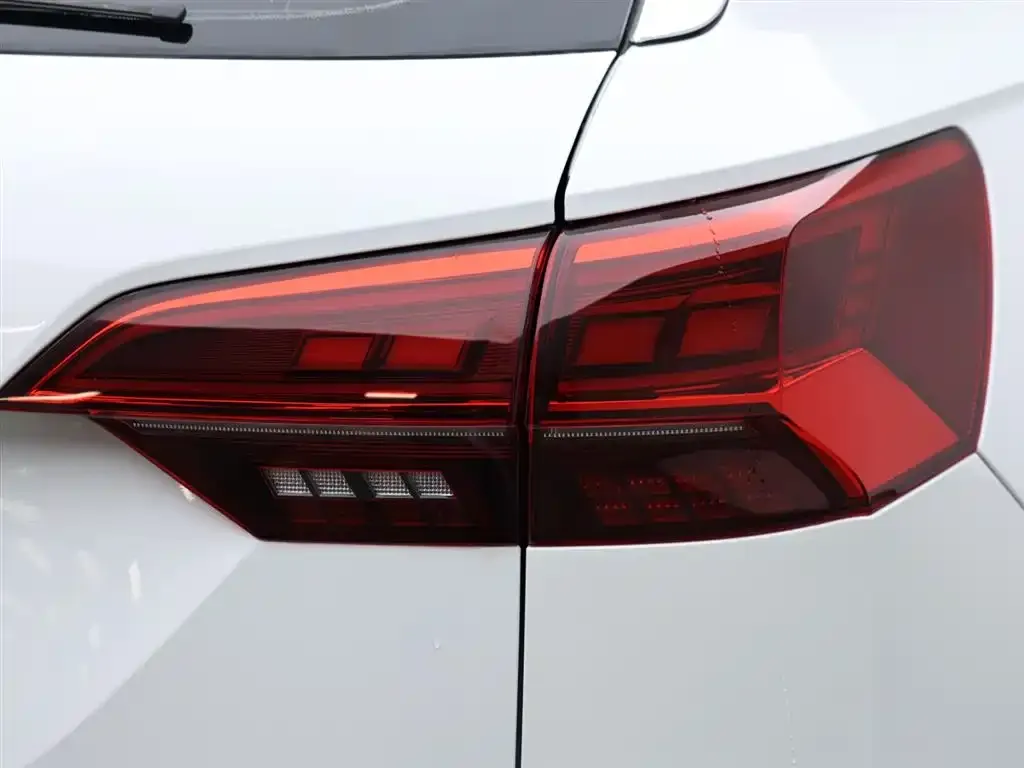 Volkswagen GTE PHEV 2022 из CN, фото 2