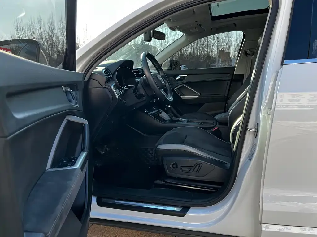 Audi Q3 2021 из CN, фото 4