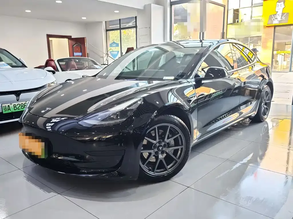 Tesla Model 3 — фото 1