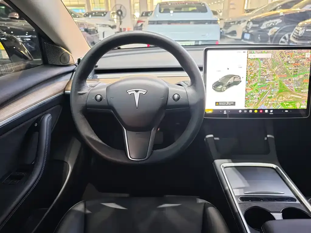 Tesla Model 3 — фото 10