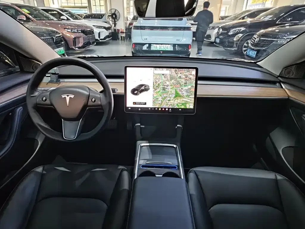 Tesla Model 3 — фото 9