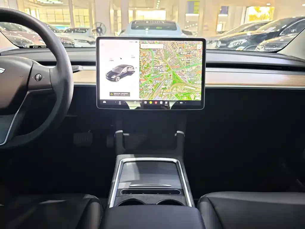 Tesla Model 3 — фото 6