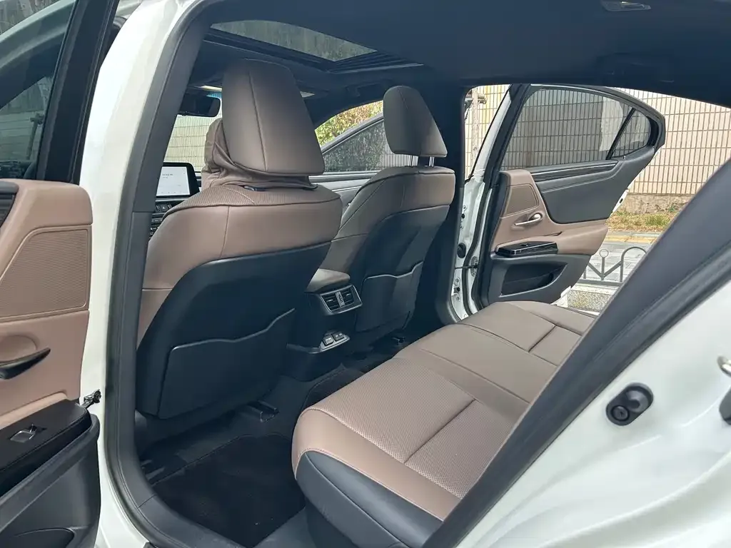 Lexus ES 2024 из CN, фото 2