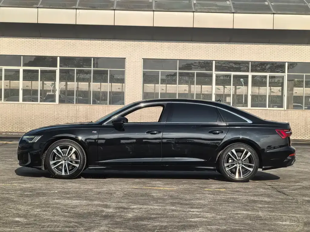 Audi A6L 2022 из CN, фото 6