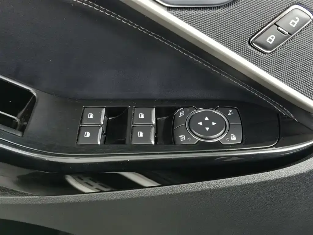 Ford Explorer 2021 из CN, фото 9