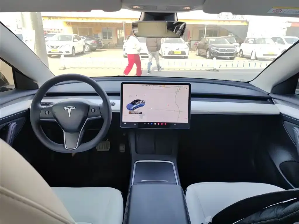 Tesla Model 3 — фото 8