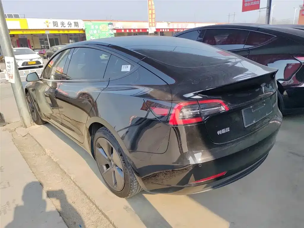 Tesla Model 3 — фото 10