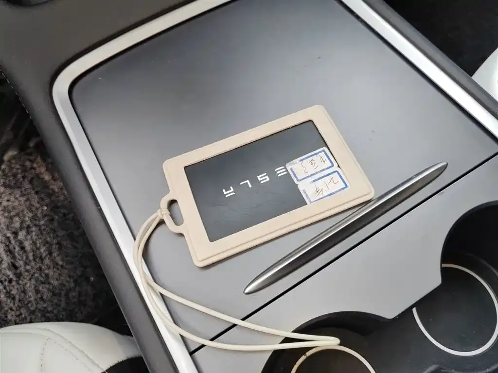 Tesla Model 3 — фото 3