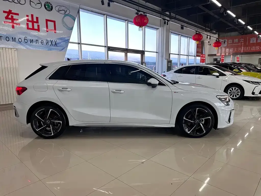 Audi A3 2023 из CN, фото 3