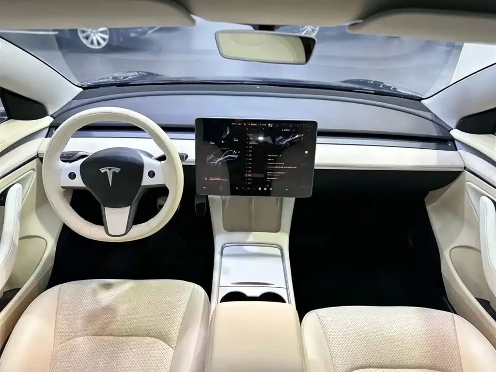 Tesla Model 3 — фото 9