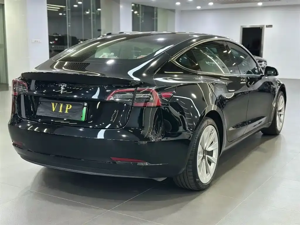 Tesla Model 3 — фото 2