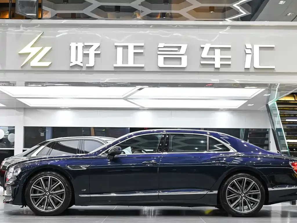 Bentley Flying Spur — фото 7