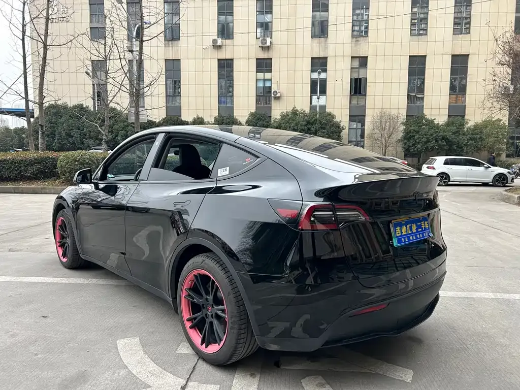 Tesla Model Y — фото 4