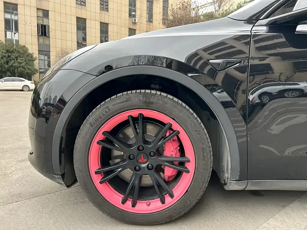 Tesla Model Y — фото 7