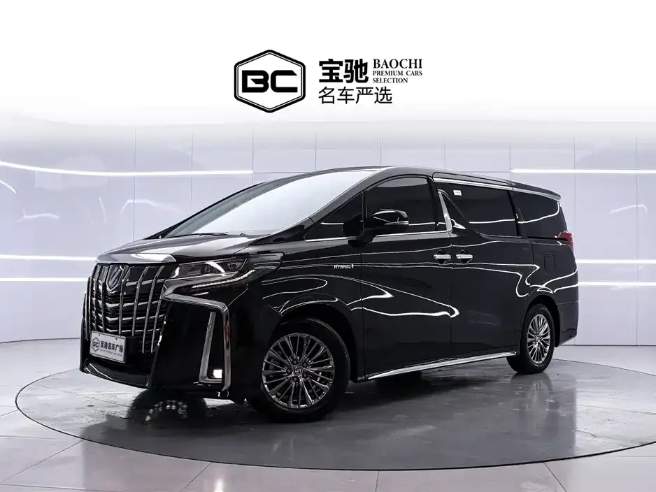 Toyota Alphard — фото 1
