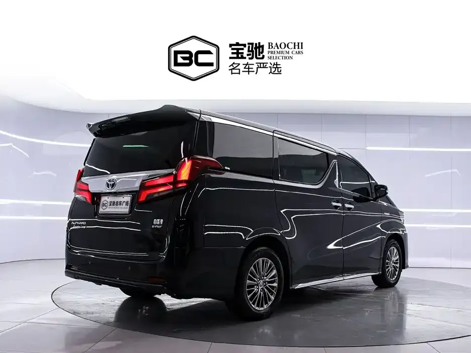 Toyota Alphard — фото 6