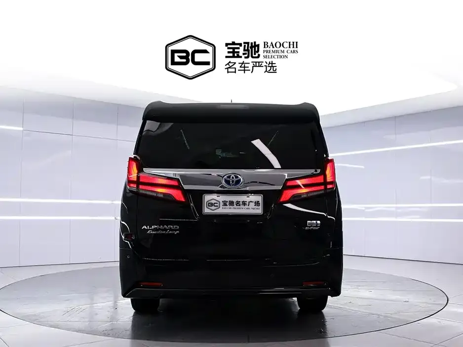 Toyota Alphard — фото 2