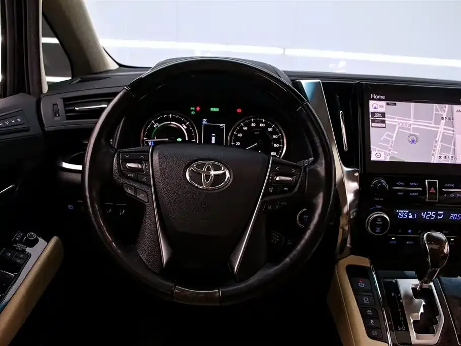 Toyota Alphard — фото 8