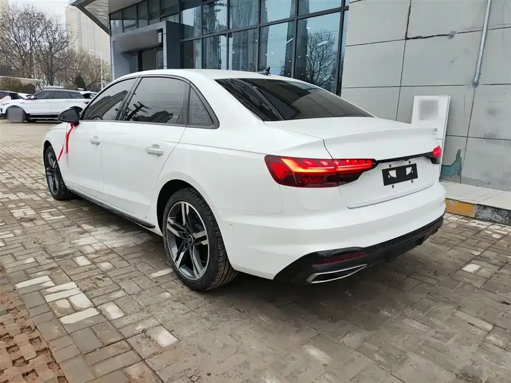 Audi A4L 2023 из CN, фото 6