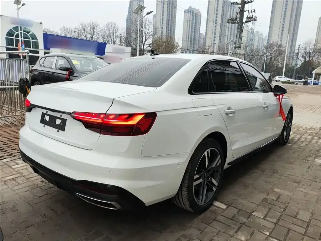 Audi A4L 2023 из CN, фото 9