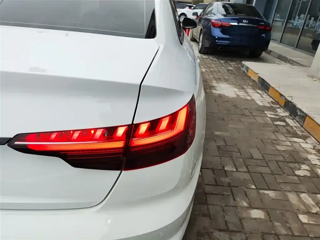 Audi A4L 2023 из CN, фото 7