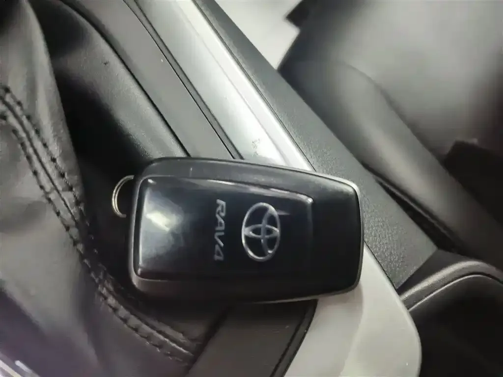 Toyota RAV4 2024 из CN, фото 7