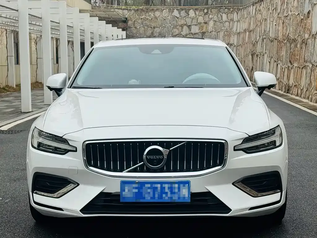 Volvo S60 — фото 10