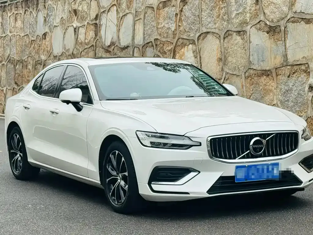 Volvo S60 — фото 8