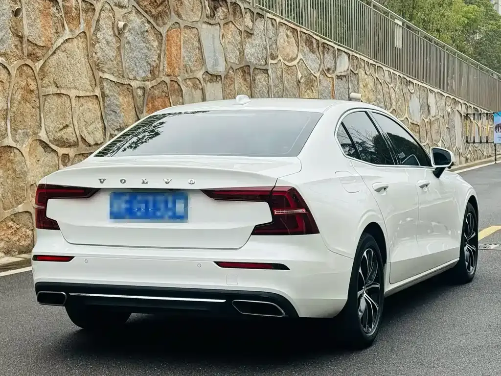 Volvo S60 — фото 6