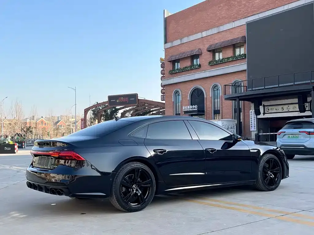 Audi A7L 2023 из CN, фото 10