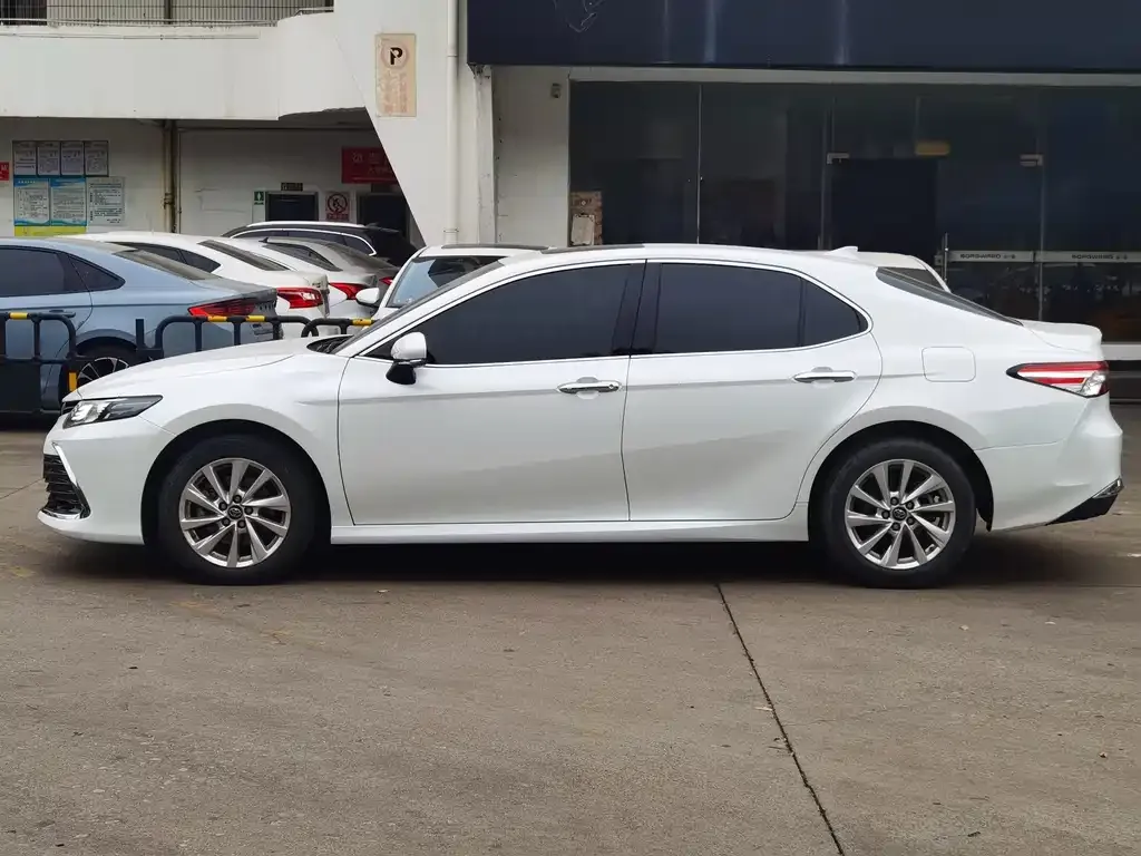 Toyota Camry 2023 из CN, фото 3