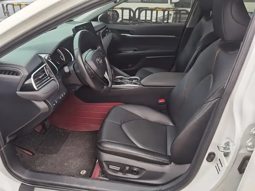 Toyota Camry 2023 из CN, фото 10