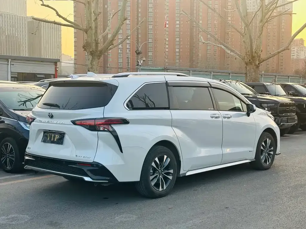 Toyota Granvia 2025 из CN, фото 4