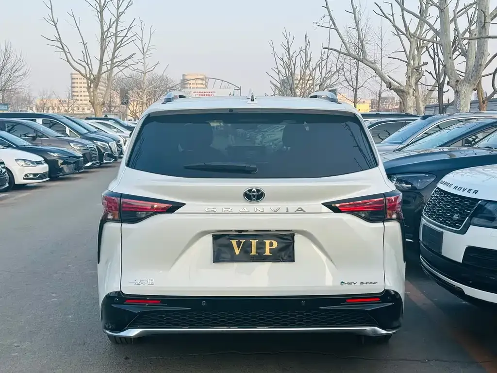 Toyota Granvia 2025 из CN, фото 10