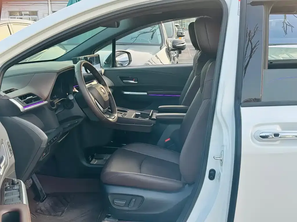 Toyota Granvia 2025 из CN, фото 9