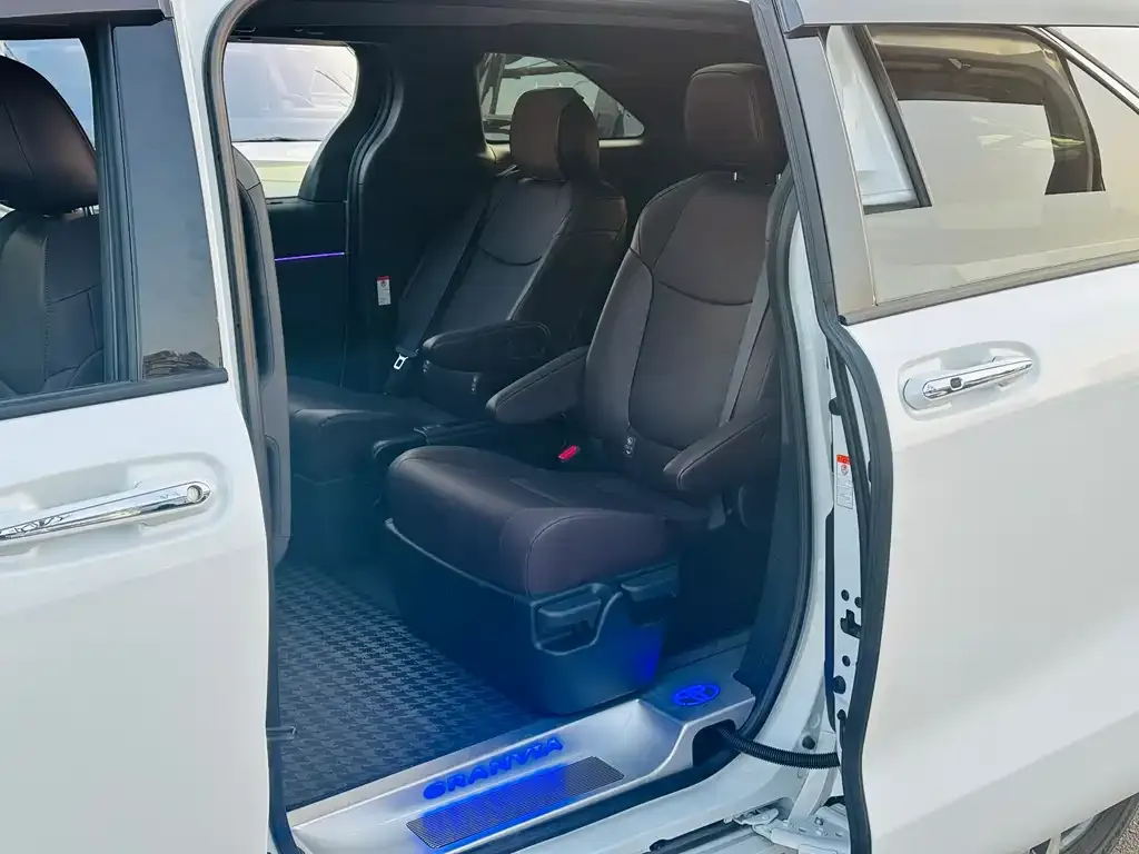 Toyota Granvia 2025 из CN, фото 6