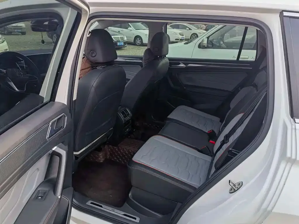 Volkswagen Tiguan L 2021 из CN, фото 3